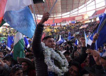 Organizaciones en vigilia frente al TSE exigen reconocer a García como jefe del MAS