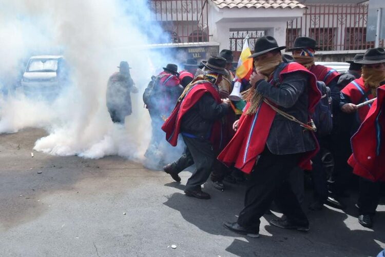 Tras enfrentamientos en marcha de campesinos, Del Castillo dice que hay siete policías y dos civiles heridos