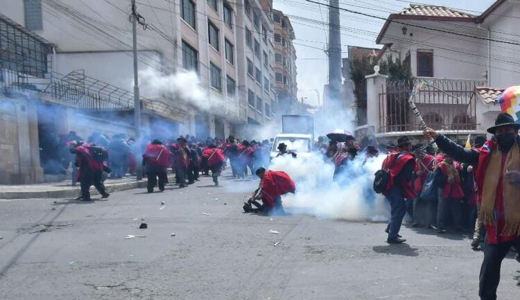 Evo a Arce y Choquehuanca: ‘La sede sindical no es un puesto policial’