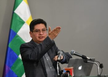 dólares