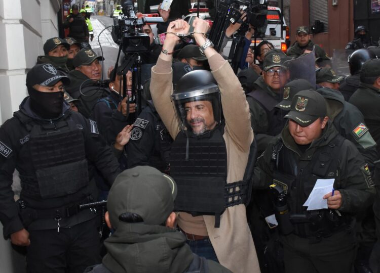 A dos años de su aprehensión, simpatizantes de Camacho muestran su apoyo en puertas de Chonchocoro