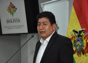 Ministros Montaño y Flores a Claure: Es fácil hablar de números cuando no se vive en el país