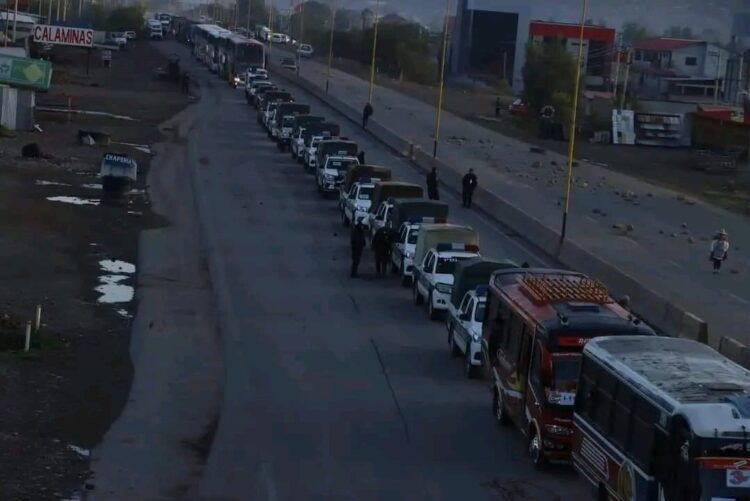 policías