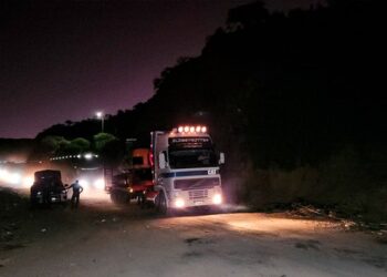 Intento de nuevo bloqueo en Parotani tensiona a policías y manifestantes