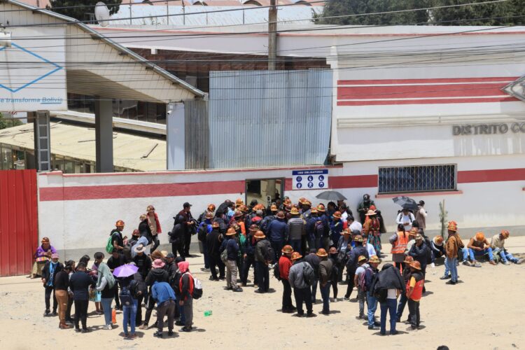Mineros protestan en Senkata por falta de diésel y alza de precios en el mercado negro