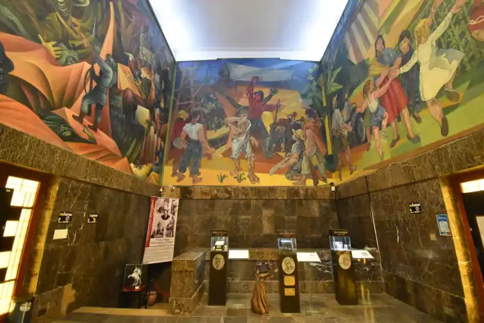 Las obras gigantes de Miguel Alandia Pantoja y Walter Solón Romero.