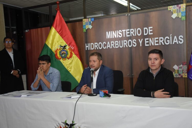 Gobierno autoriza a privados la importación de combustibles para su comercialización