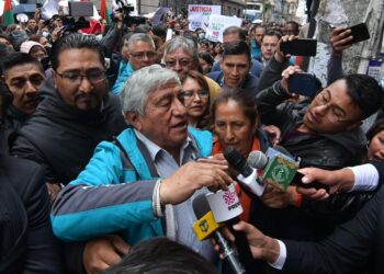 En medio de vítores, Arias llega a la Fiscalía de La Paz a declarar por el caso Bajo Llojeta