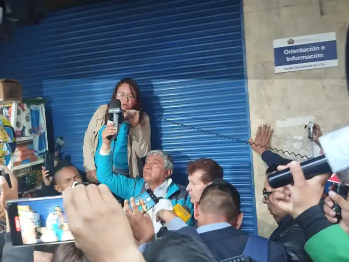 El alcalde de La Paz, Iván Arias, a la salida de la Fiscalía.