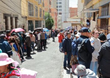 Ciudadanos se movilizan para conseguir el certificado de impedimento en los tribunales electorales
