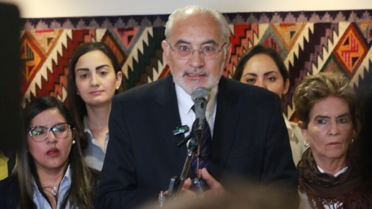 Mesa revela un acuerdo con el bloque opositor que no se concretó tras alianza de Tuto con el FRI