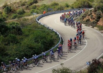 Cuatro países y mucha montaña en la Vuelta a España 2025 por sus 90 años
