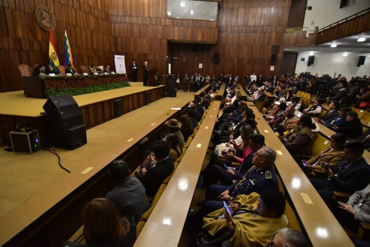 TSE entrega credenciales a los 19 magistrados y consejeros, les pide ‘plena seguridad jurídica’