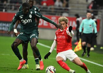 Empates de Marsella y Mónaco dejan vía libre al PSG