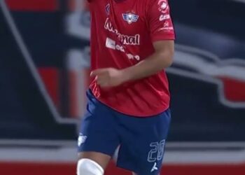 La Justicia dictó detención domiciliaria para un jugador de Wilstermann, acusado por violación.