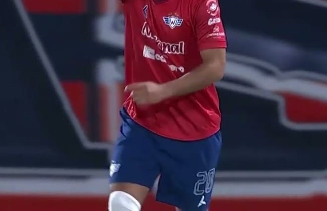 La Justicia dictó detención domiciliaria para un jugador de Wilstermann, acusado por violación.