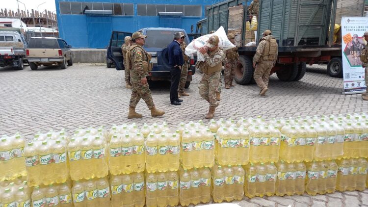Incautan 5.000 litros de aceite y 10 quintales de azúcar que salían de contrabando a Perú
