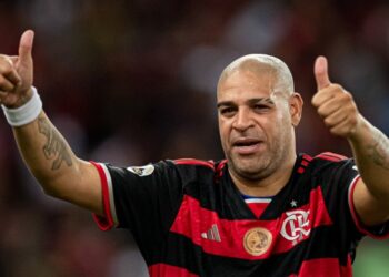 Flamengo homenajea al ‘Emperador’ Adriano en partido de despedida