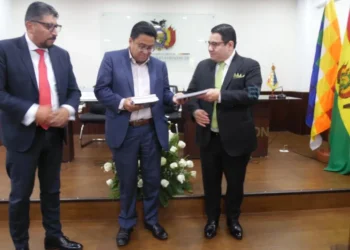 Fiscalía General recibe el cuadernillo de jurisprudencia en materia de derechos humanos