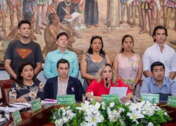 Los concejales de la ciudad de Sant Cruz fueron tomados como rehenes por los choferes.