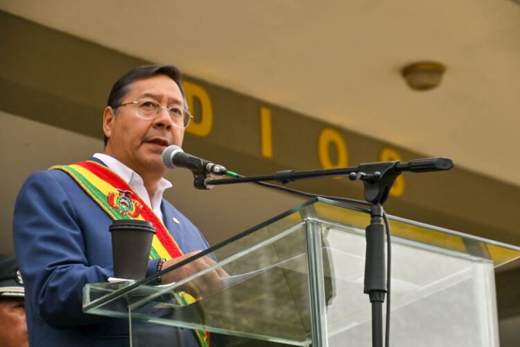 Arce dice que el Gobierno hace todo lo necesario por garantizar estabilidad económica