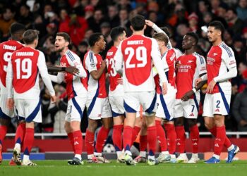 El Arsenal gana al Mónaco y acelera hacia los octavos de la Champions