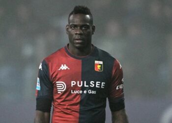 Balotelli vuelve a la Serie A en el triunfo del Génova en Parma
