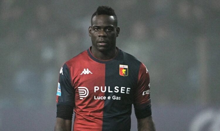 Balotelli vuelve a la Serie A en el triunfo del Génova en Parma
