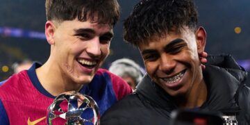 El Barcelona conquista Dortmund impulsado por un providencial Ferran Torres