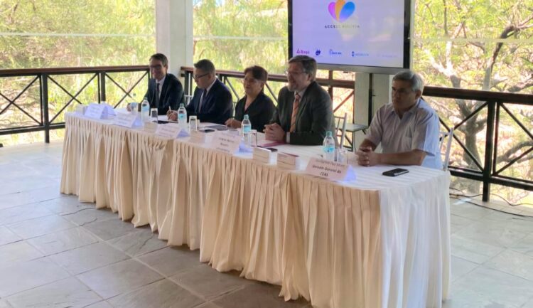 Access Bolivia presenta plan para beneficiar con medicamentos a pacientes cardiovasculares de escasos recursos.