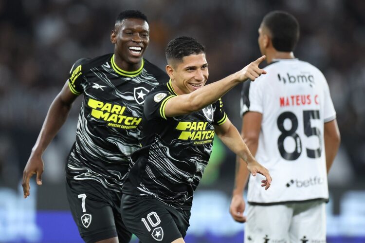 Botafogo se acerca al título del Brasileirao al ganar 3-0 el Vasco da Gama