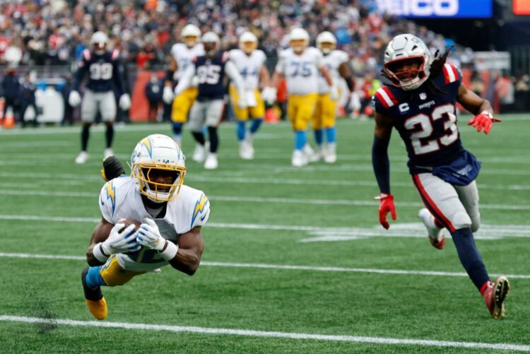 Chargers derrotan a Patriots y clasifican a los playoffs de la NFL