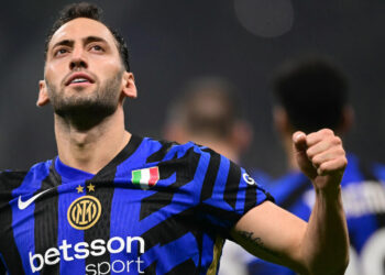 Calhanoglu salva ante el Arsenal el invicto del Inter en Champions