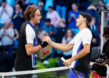 Cerúndolo cae ante Tsitsipas y deja el Masters de París sin argentinos