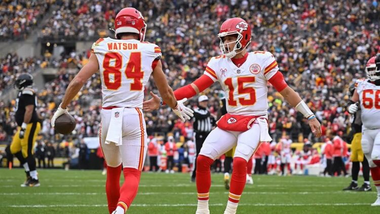 Chiefs derrotan a Steelers y aseguran el primer lugar en la Conferencia Americana