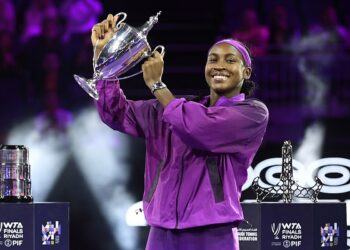 Coco Gauff derrota a Zheng Qinwen y gana el Masters WTA