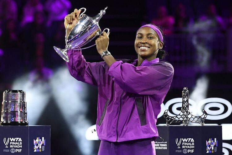 Coco Gauff derrota a Zheng Qinwen y gana el Masters WTA