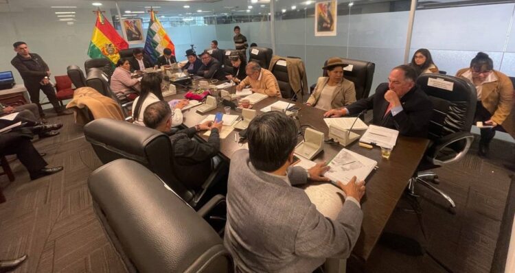 Sesión para tratar PGE 2025 entra en cuarto intermedio hasta el viernes