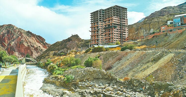 Una de las obras inconclusas de Las Loritas.