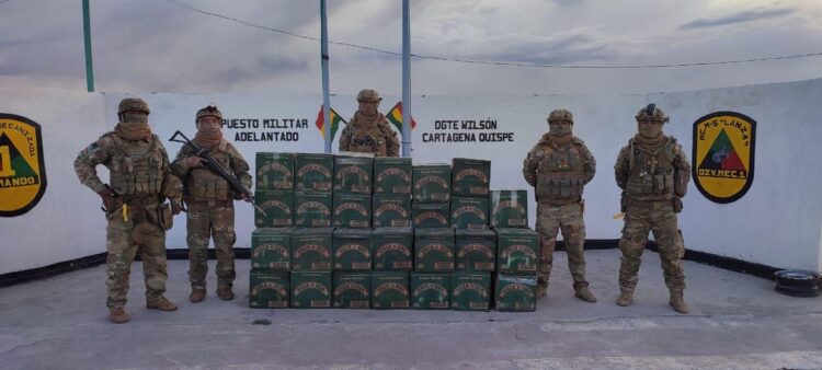 Operativo logra la incautación de 38 cajas de aceite de contrabando en La Paz