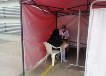 En el Hospital de Cotahuma intensifican campaña para detección de VIH.