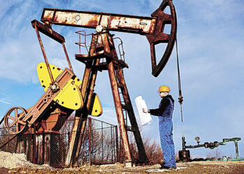 El petróleo cae por temores de sobreoferta y demanda débil