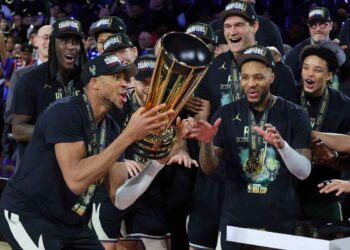 Milwaukee derrota a Oklahoma City y se corona campeón invicto de la Copa NBA