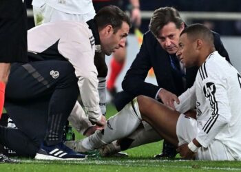 Mbappé sufre una lesión en su muslo izquierdo