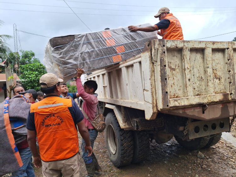 Arce instruye envío de 3,4 toneladas de ayuda humanitaria a Villa Tunari tras deslizamiento