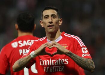 Di María acerca al Benfica a un punto del Sporting de Lisboa