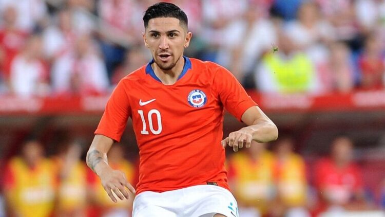 Volante Diego Valdés es baja en Chile para doble fecha del premundial