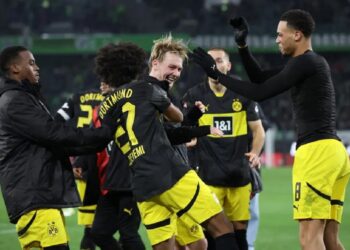 Dortmund gana por fin fuera de casa, Bochum suma su primer triunfo