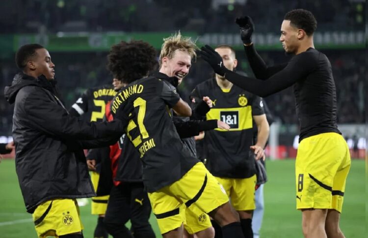 Dortmund gana por fin fuera de casa, Bochum suma su primer triunfo