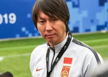 Exseleccionador de fútbol chino condenado a 20 años de cárcel por corrupción